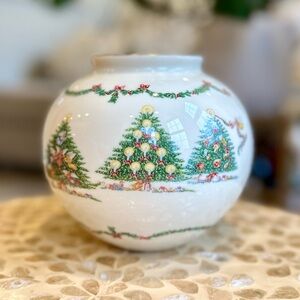 NWT Vintage Lenox The Joys of Christmas Vase Fine Ivory 1995 Holiday Round